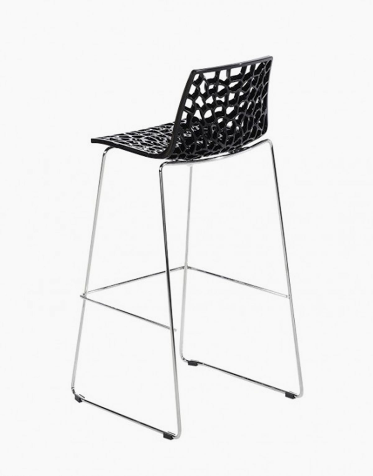 Le tabouret Spider est équipé d’un repose-pieds, solide et professionnel. Idéal à la fois pour usage domestique, par exemple dans la salle à manger ou en salon, ou bien dans des lieux publics tels que les cafè, les bureaux, les hôtels, les pizzerias. Ce tabouret, 100% Made in Italy, est fabriqué avec des matériaux de haute qualité à un prix incroyablement bas, ce qui le rend un produit idéal pour ceux qui ne se contentent pas de tabourets à bon marché. Spider possède non seulement un design moderne et attrayant, il est également extra-solide et confortable. Détails techniques Matières : PVC, chrome Couleurs : noir Dimensions produits : L.P.H : 53 x 44 x 96 cm Hauteur d’assise : 74 cm Profondeur d’assise : 44 cm Hauteur du repose-pieds : 33 cm Poids unitaire : 7 kg Nombre de produits : 4 Pays d’origine : Italie Conditionnement Dimensions colis : L.P.H : 57x 52 x 77 cm Poids colis : 25 kg