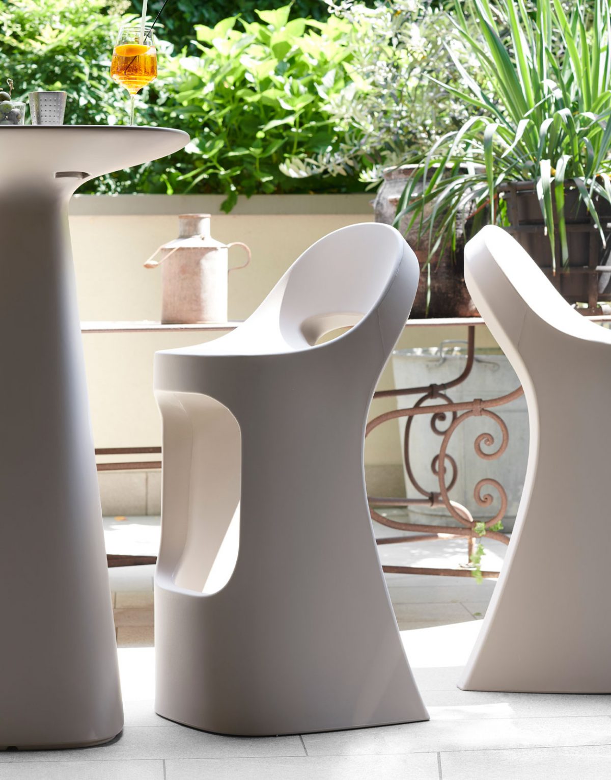#slide #design #sodesign #solutiondesign #solutiondesignfr #france #slidedesign #mobilier #fauteuil #deco #showroom #interieur #chaisedesign #designer #chaisedebureau #chaiselongue #fauteuildebureau #transat #tabouret #tabouretdebar #bar #canapé #sofa