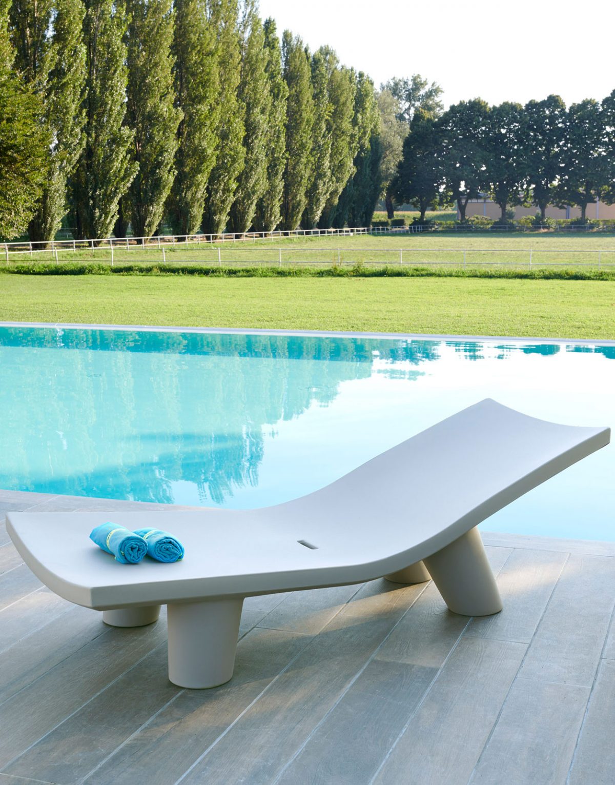 #slide #design #sodesign #solutiondesign #solutiondesignfr #france #slidedesign #mobilier #fauteuil #deco #showroom #interieur #chaisedesign #designer #chaisedebureau #chaiselongue #fauteuildebureau #transat #tabouret #tabouretdebar #bar #canapé #sofa