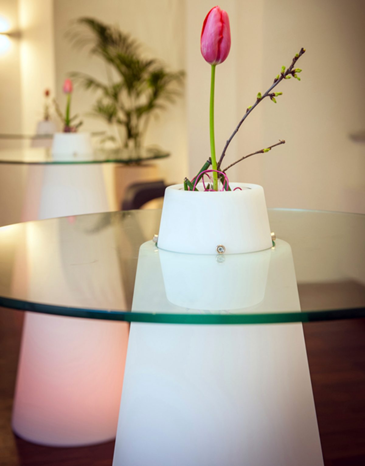 #slide #design #sodesign #solutiondesign #solutiondesignfr #france #slidedesign #mobilier #lumineux #table #mangedebout #tablebasse #event #interieur #tabledesign