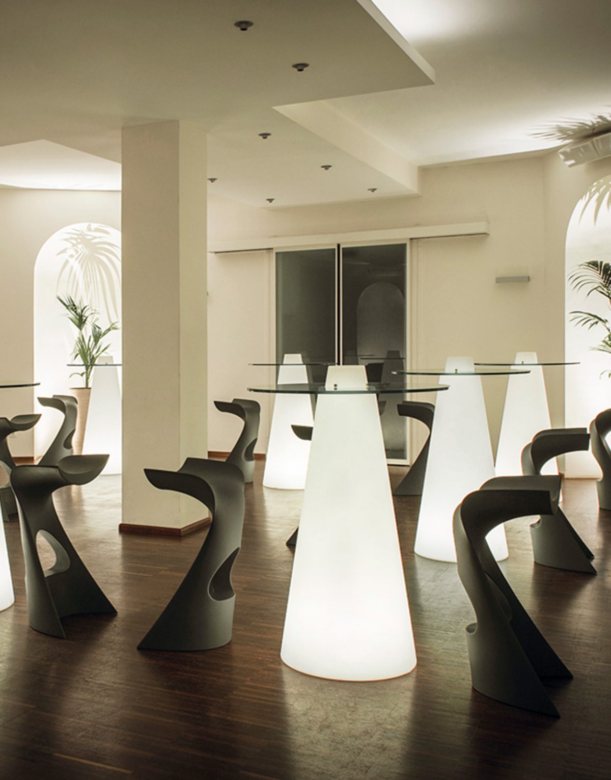 #slide #design #sodesign #solutiondesign #solutiondesignfr #france #slidedesign #mobilier #lumineux #table #mangedebout #tablebasse #event #interieur #tabledesign