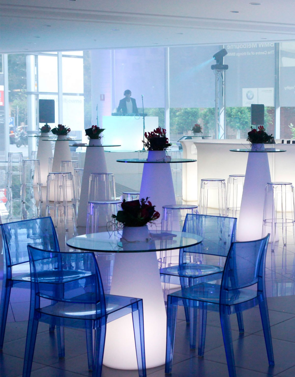 #slide #design #sodesign #solutiondesign #solutiondesignfr #france #slidedesign #mobilier #lumineux #table #mangedebout #tablebasse #event #interieur #tabledesign