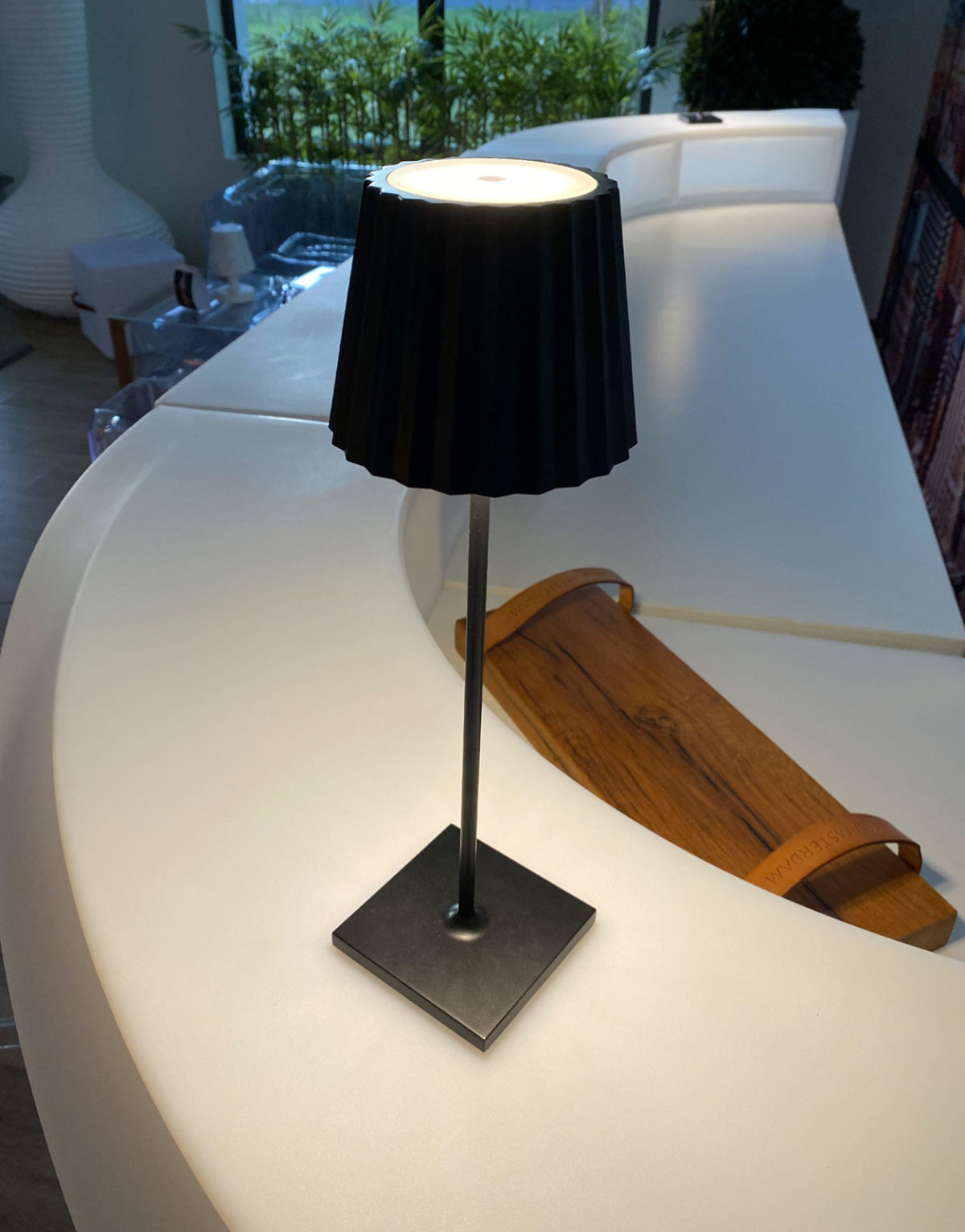 Baraonda le bar led RGBW idéal pour vos soirées évènementielles un comptoir bar révolutionnaire en poleasy nouveau type de polyethylène pour extérieur et intérieur - structure modulaire modulable pour créer un bar sur mesure