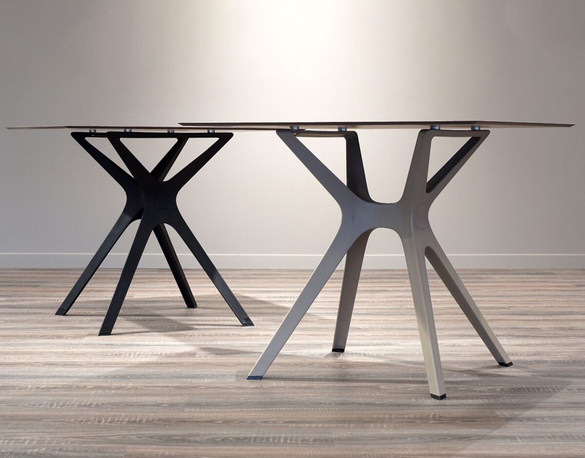Acheter la Table carrée Vela noire phénolique compact de la Marque Resol. Une solution Design pour les restaurants, hôtels, agence architecte, airbnb