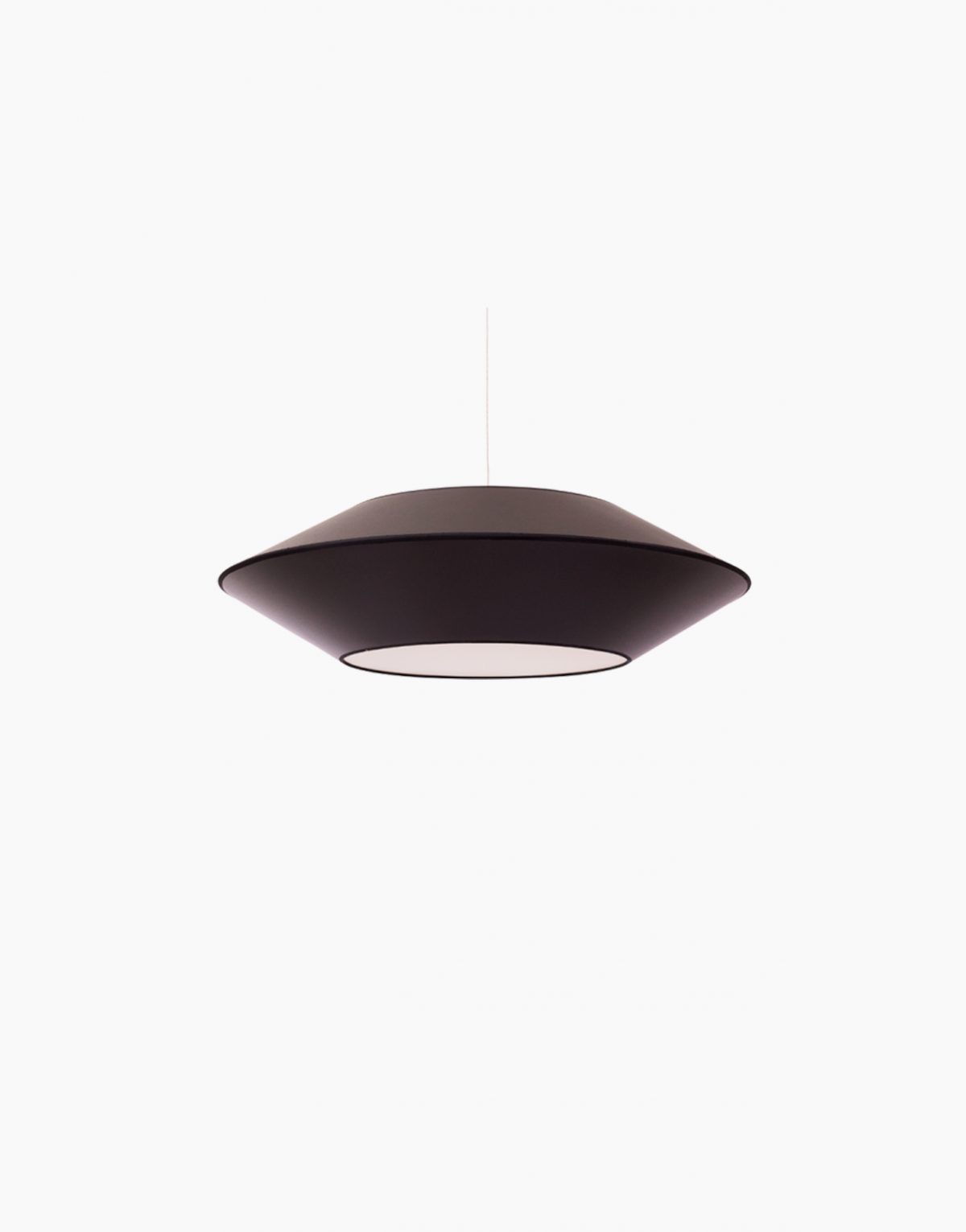 Suspension unique et moderne, conception de Flam and Luce. Référence : SUSP.OVNI3.ALZ520/GLD Disponnible à Solution Design proche de Toulouse