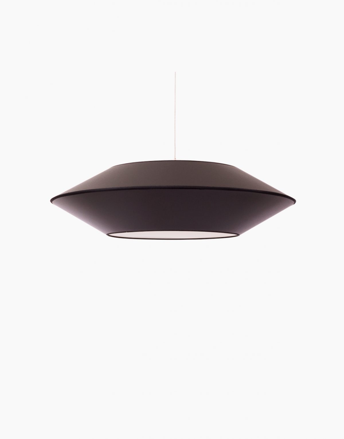 Suspension unique et moderne, conception de Flam and Luce. Référence : SUSP.OVNI2.ALZ520/GLD Disponible à Solution Design proche de Toulouse