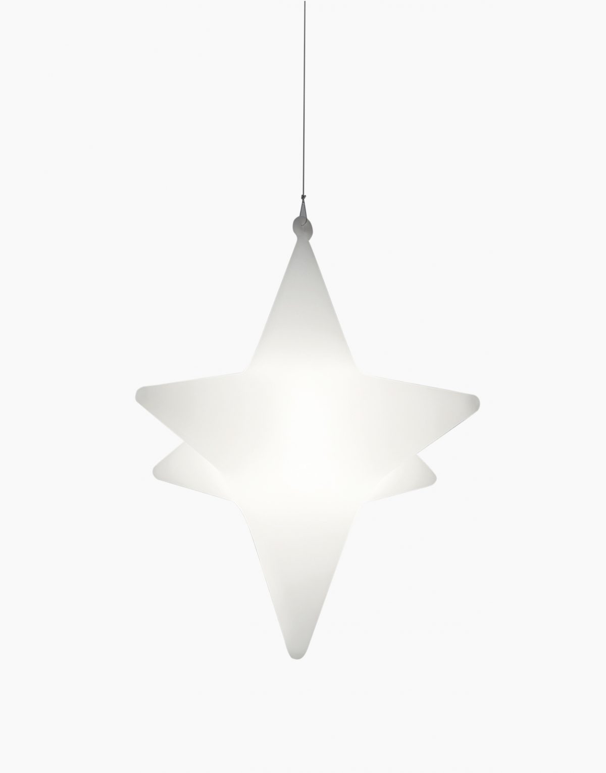 Cette suspension poétique créera une ambiance exceptionnelle dans les espaces privés comme publics avec l'étoile lumineuse qui diffuse une lumière douce.