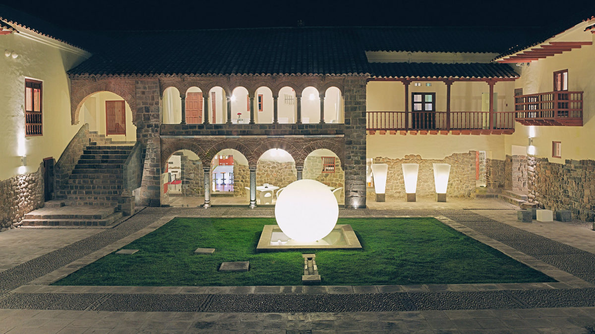 Globo boule lumineuse lampe de sol pour pour jardins, terrasses et espaces extérieurs, event privés, restaurants, clubs et hôtels.