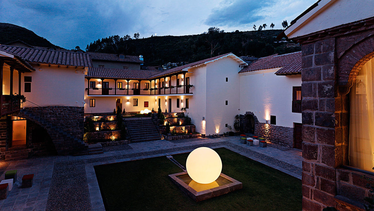 Globo boule lumineuse lampe de sol pour pour jardins, terrasses et espaces extérieurs, event privés, restaurants, clubs et hôtels.