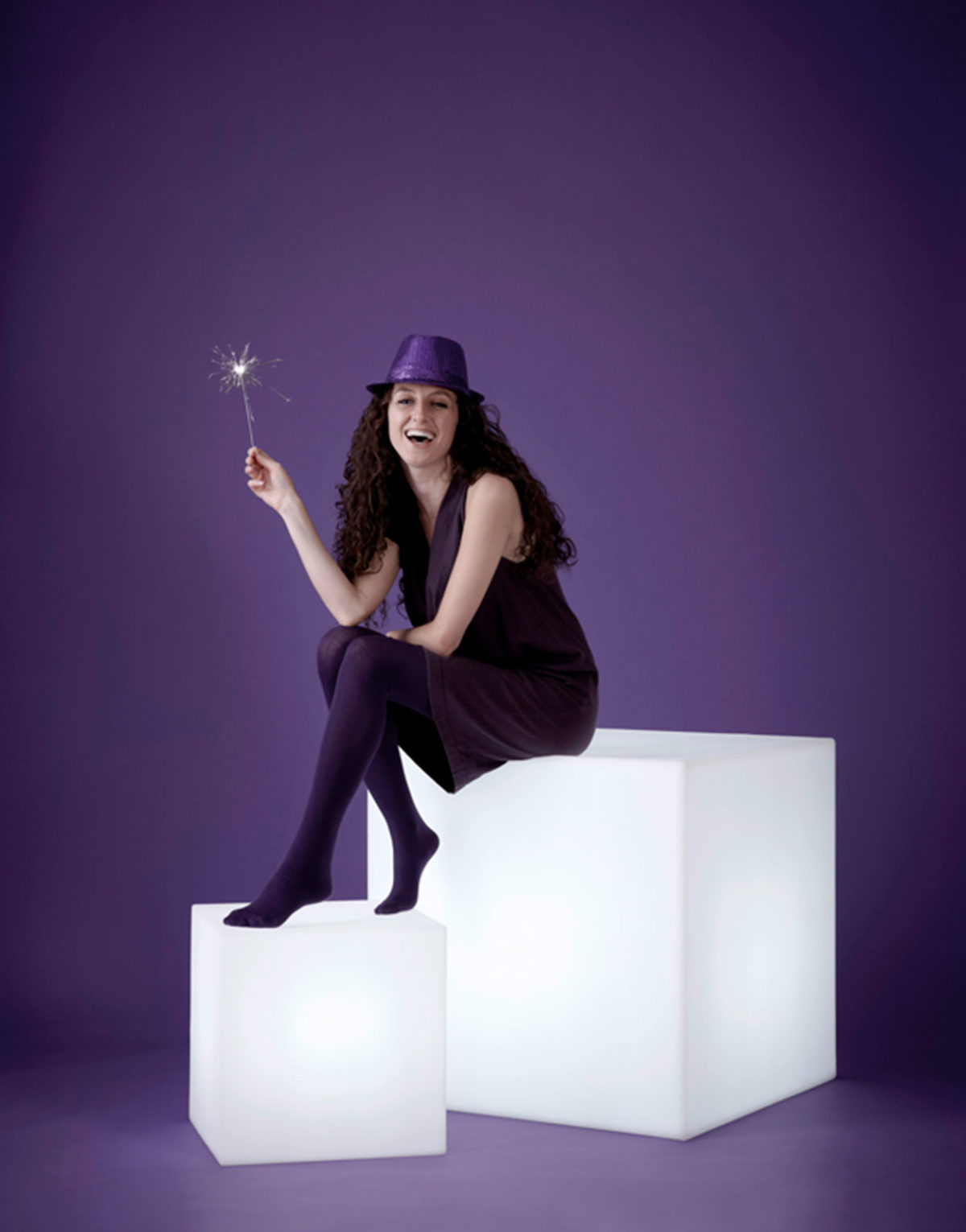 Tabouret chaise pouf lumineux à LED Cubo 40 blanc Slide en matière plastique. Table basse design / pouf lumineux design mobilier