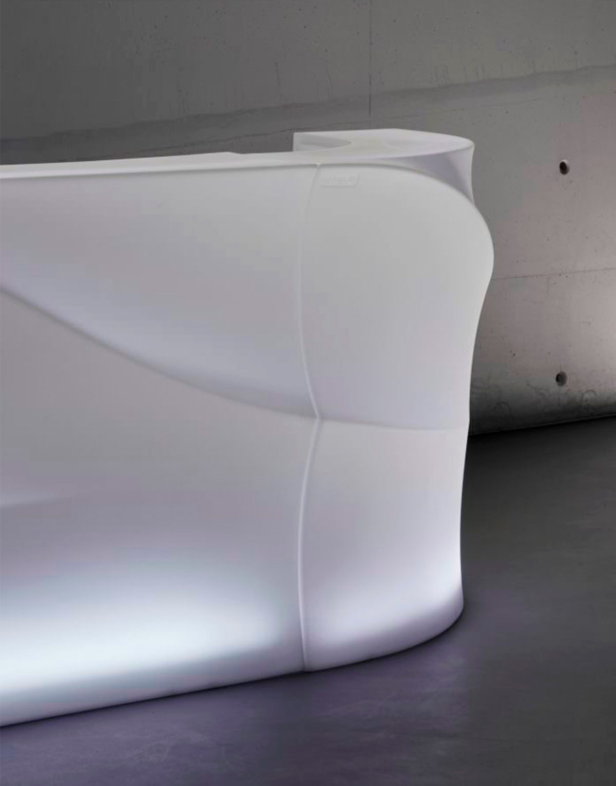 Baraonda le bar led RGBW idéal pour vos soirées évènementielles un comptoir bar révolutionnaire en poleasy nouveau type de polyethylène pour extérieur et intérieur - structure modulaire modulable pour créer un bar sur mesure