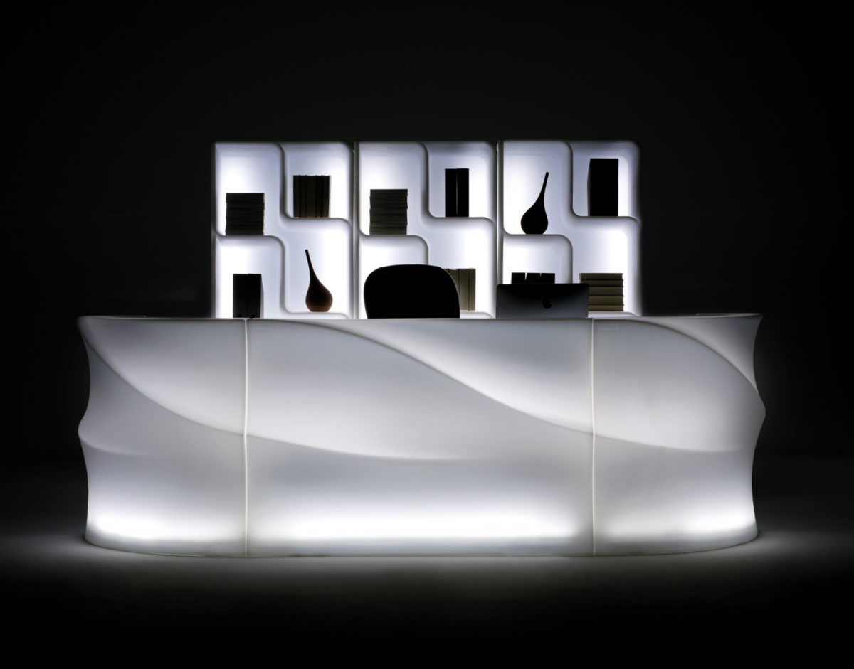 Baraonda le bar led RGBW idéal pour vos soirées évènementielles un comptoir bar révolutionnaire en poleasy nouveau type de polyethylène pour extérieur et intérieur - structure modulaire modulable pour créer un bar sur mesure
