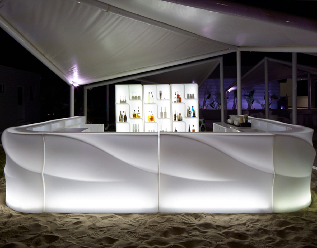 Baraonda le bar led RGBW idéal pour vos soirées évènementielles un comptoir bar révolutionnaire en poleasy nouveau type de polyethylène pour extérieur et intérieur - structure modulaire modulable pour créer un bar sur mesure