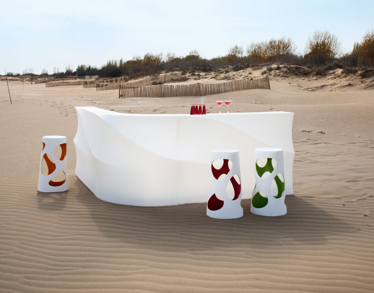 Baraonda le bar led RGBW idéal pour vos soirées évènementielles un comptoir bar révolutionnaire en poleasy nouveau type de polyethylène pour extérieur et intérieur - structure modulaire modulable pour créer un bar sur mesure