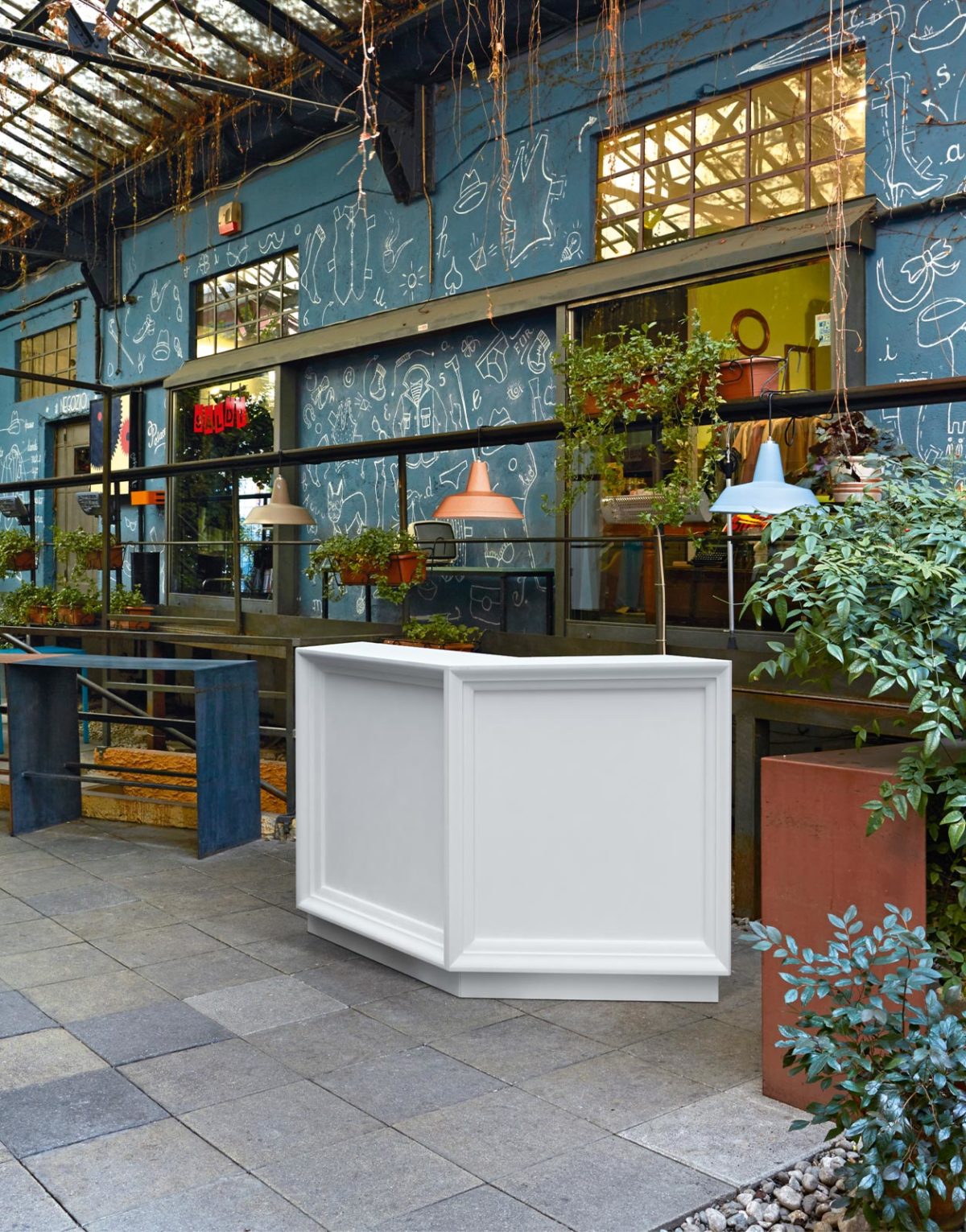 Bar Comptoir Dublin, idéal pour les soirées et événements en extérieur comme en intérieur. Ce comptoir révolutionnaire et design sert de bar, de caisses ou banques d'accueil.
