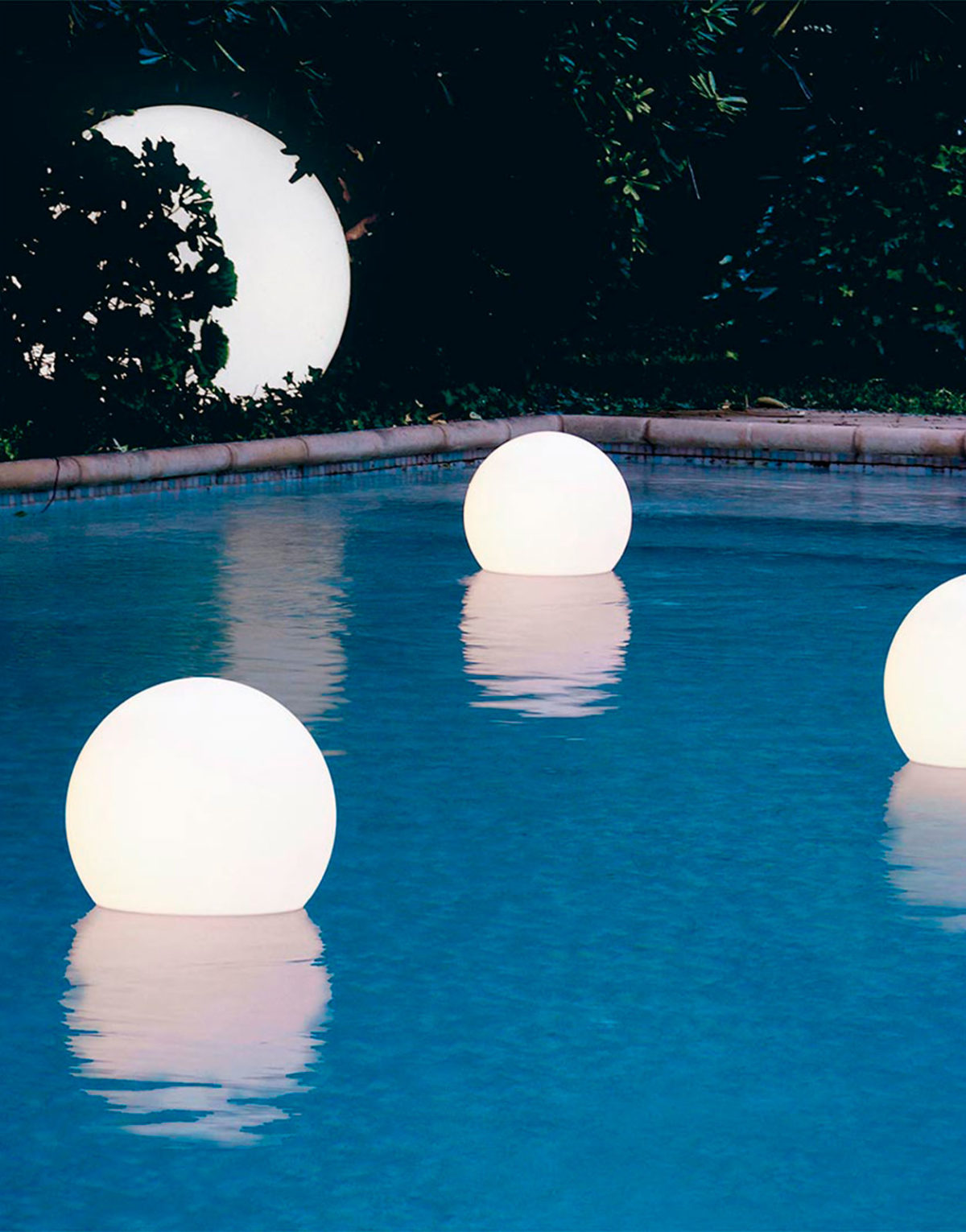 Meilleur prix lampe flottante d'extérieur waterproof Aquaglobo de la marque Slide boule lumineuse filaire pour piscine hôtel restaurant lounge