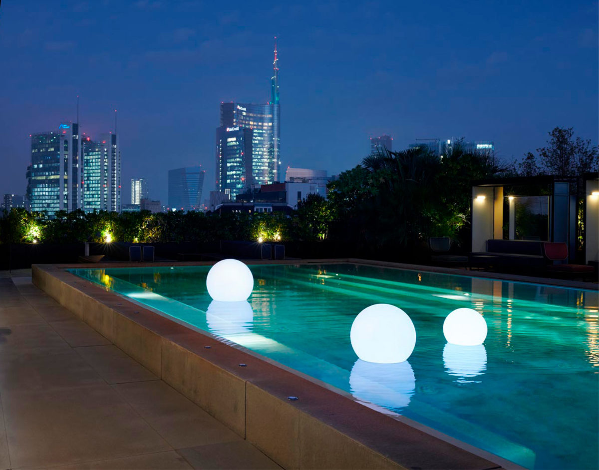 Meilleur prix lampe flottante d'extérieur waterproof Aquaglobo de la marque Slide boule lumineuse filaire pour piscine hôtel restaurant lounge
