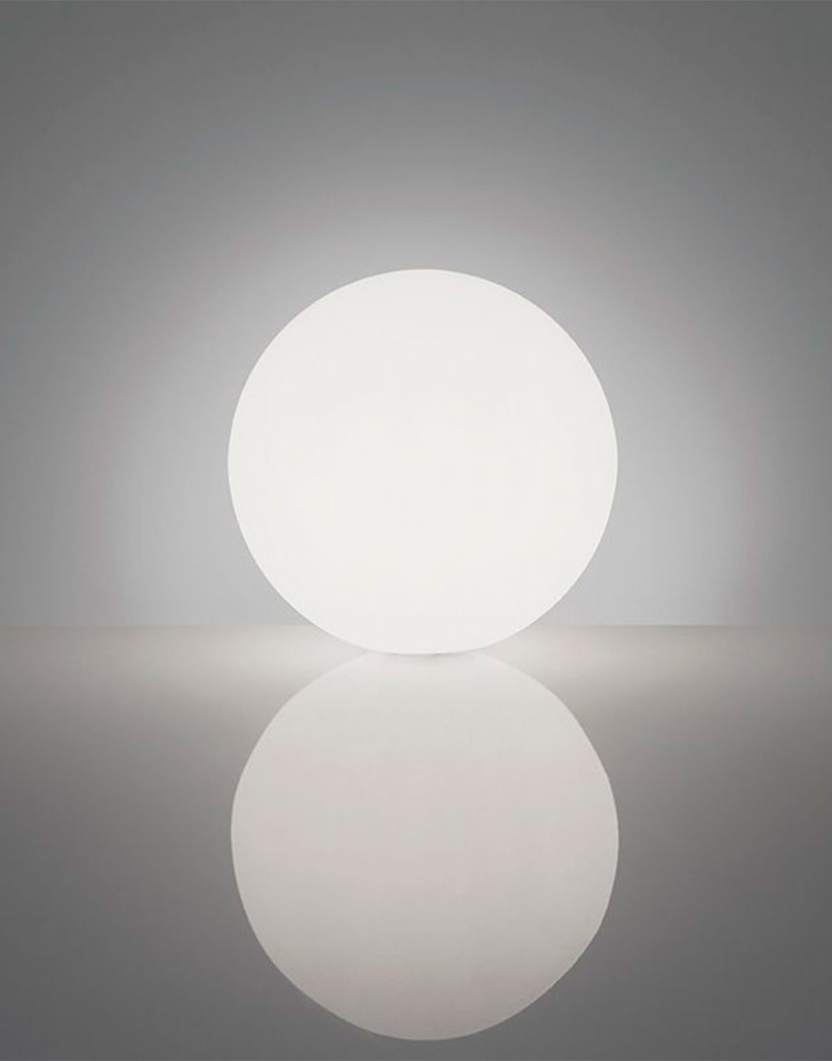 Globo boule lumineuse lampe de sol pour pour jardins, terrasses et espaces extérieurs, event privés, restaurants, clubs et hôtels.