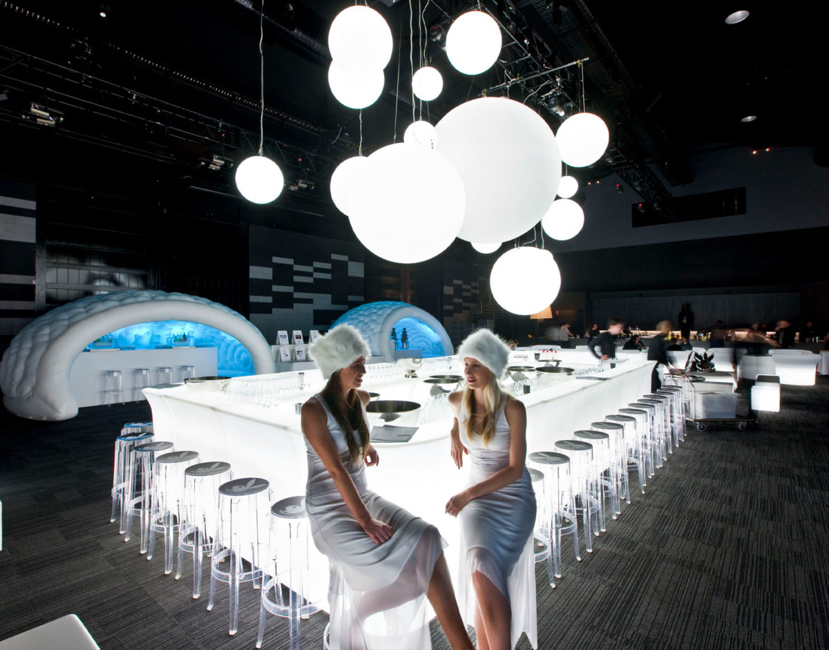 Suspension Globo hanging light boule sphère lumineuse design pour illuminer et décorer votre maison, terrasses, évènmentiels, restaurants, clubs et hôtels.