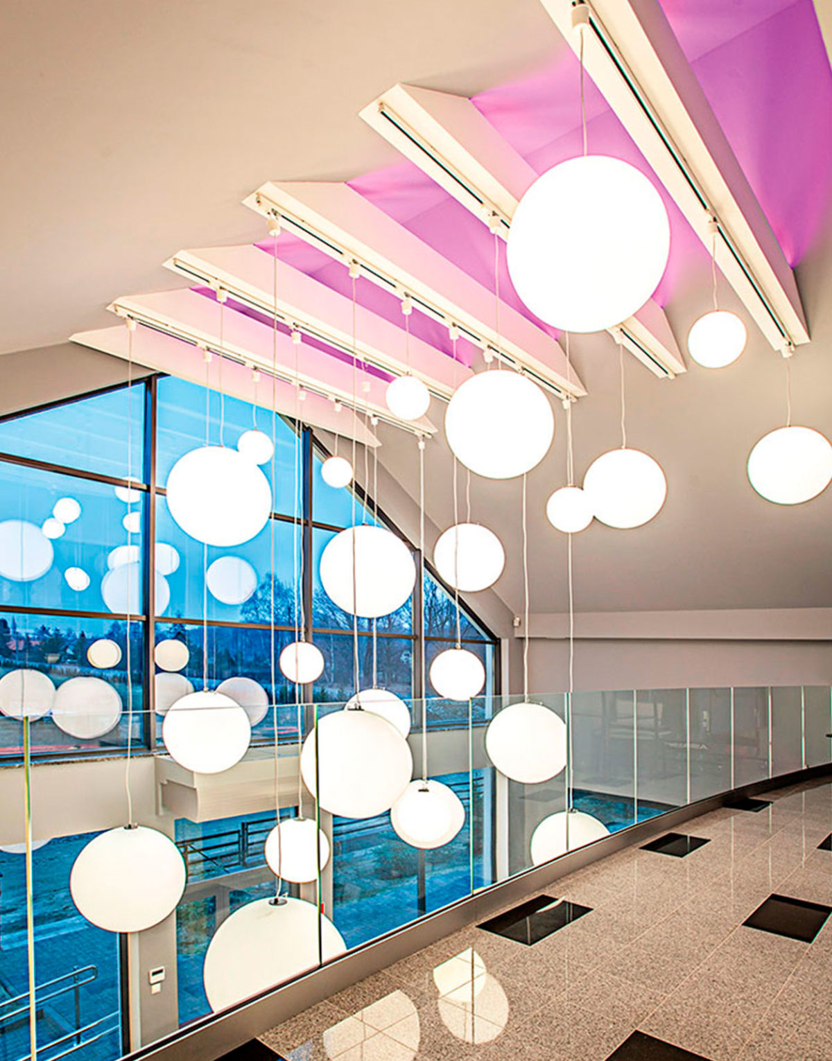 Suspension Globo hanging light boule sphère lumineuse design pour illuminer et décorer votre maison, terrasses, évènmentiels, restaurants, clubs et hôtels.
