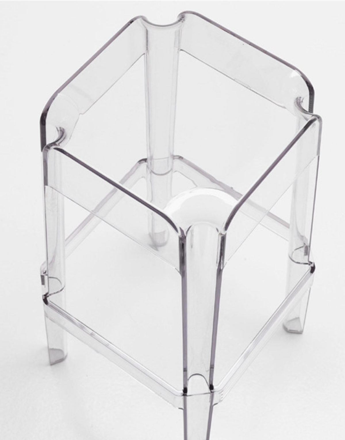 Rubik 580 - Tabouret d'extérieur réalisé en polycarbonate, matériel atoxique avec des excellentes propriétés mécaniques, résistant aux chocs, incassable.