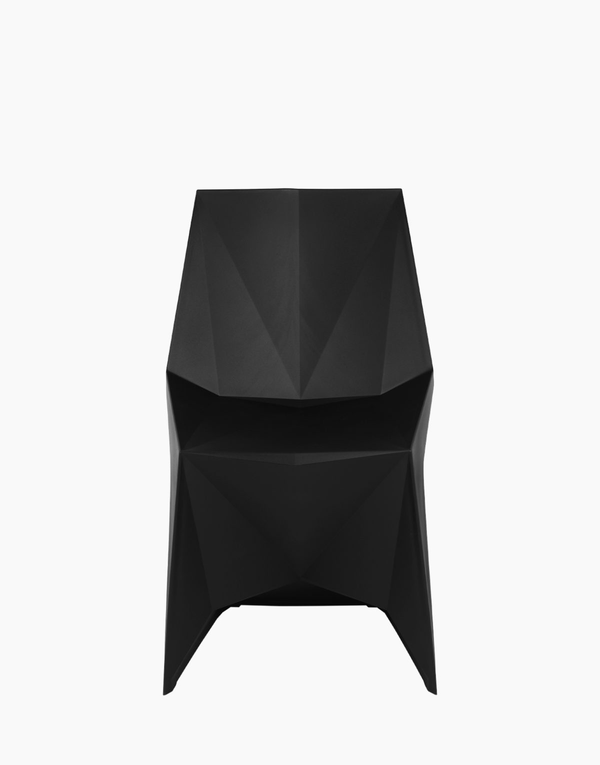 Lot de 4 chaises Voxel de Vondom noir ou blanc conçu par le designer Karim Rashid. Solution Design mobilier design pour espaces intérieurs