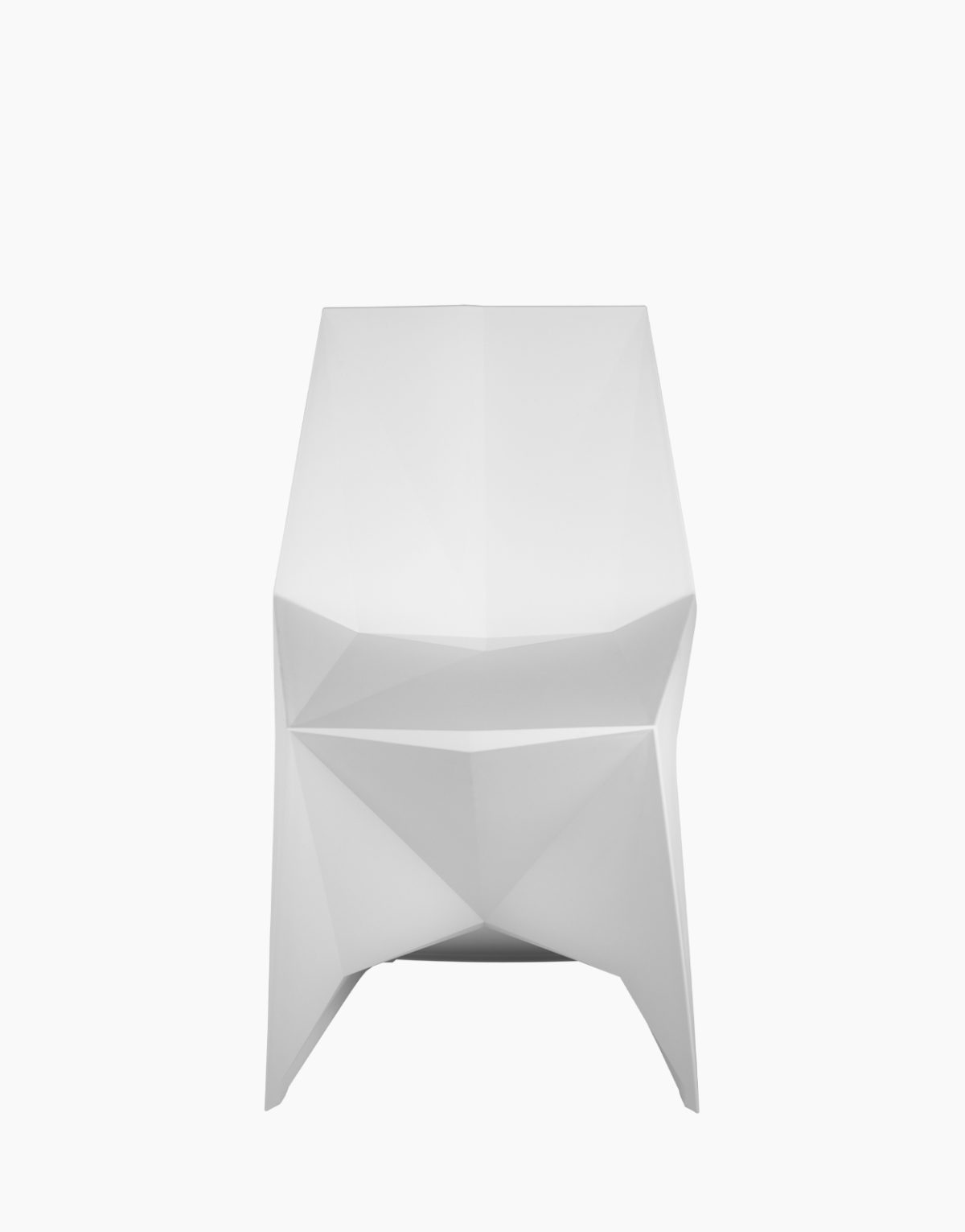 Lot de 4 chaises Voxel de Vondom noir ou blanc conçu par le designer Karim Rashid. Solution Design mobilier design pour espaces intérieurs