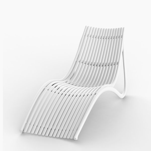 Lot de 4 chaises longue Ibiza de Vondom pour l'extérieur forme ondulées design par Eugeni Quitllet Hôtel restaurant bar chic plage piscine