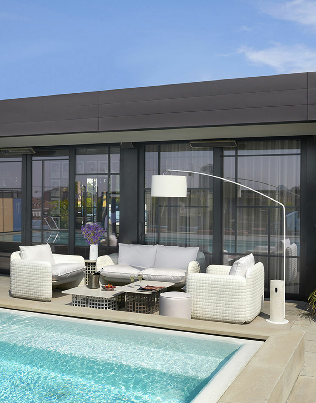Acheter Fauteuil cuir Mara à Toulouse Marque Slide Design Solution pour professionnel domaine hôtel airbnb retaurant piscine terrasse livraison en france