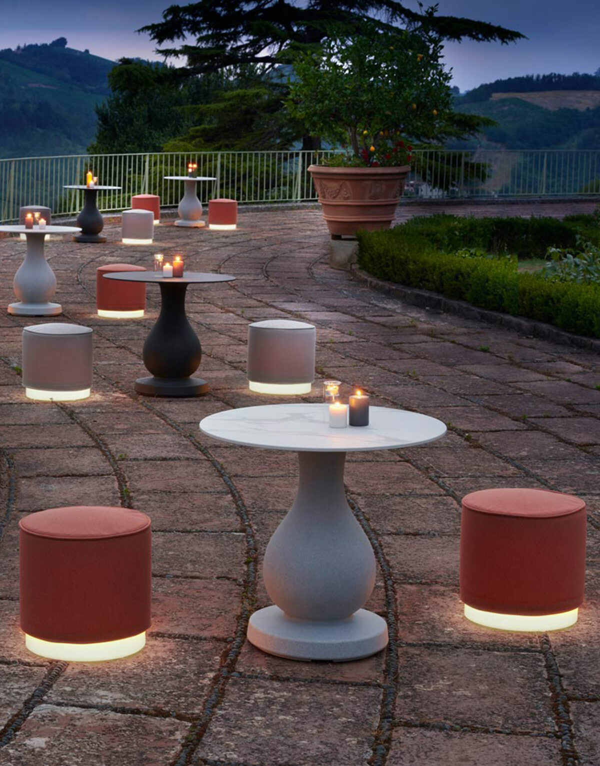 Acheter pouf tabouret bas Mara à Toulouse Marque Slide Design Solution pour professionnel domaine hôtel airbnb retaurant piscine terrasse livraison france