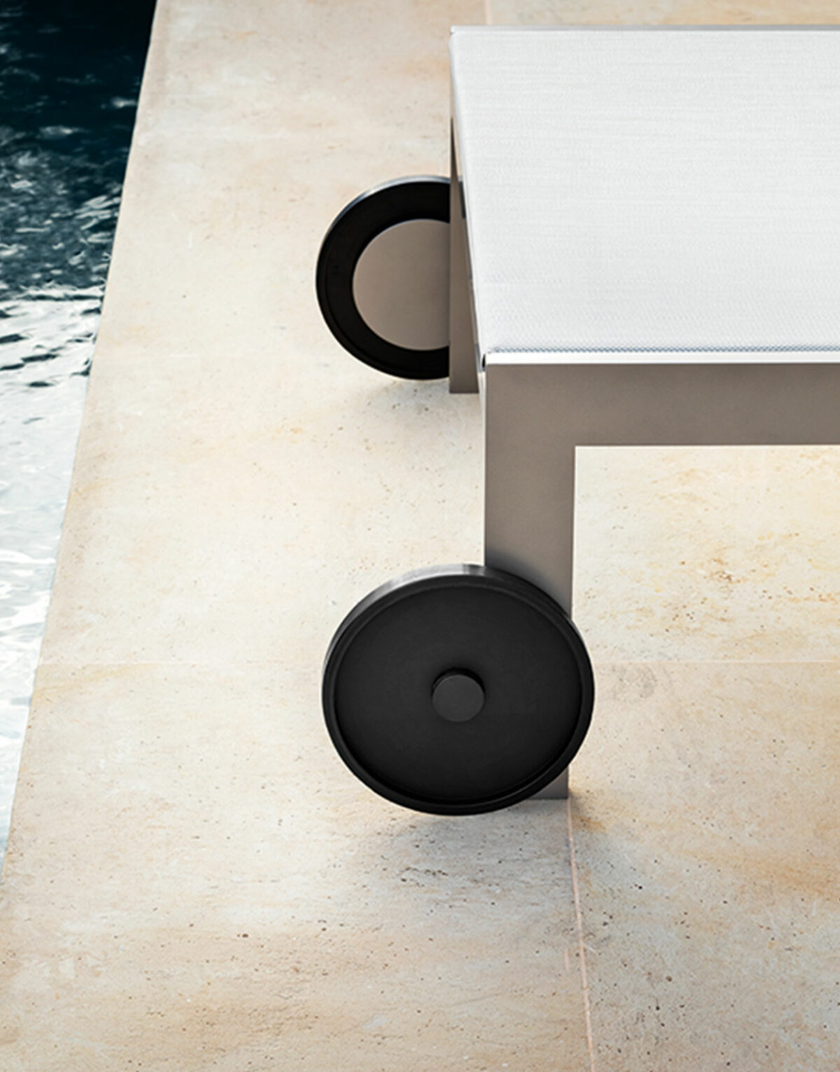 Acheter le Push Sunbed de la marque MyYour à Toulouse Solution Design pour jardin extérieur terrasse hôtel professionnel lit de sol type futon de qualité
