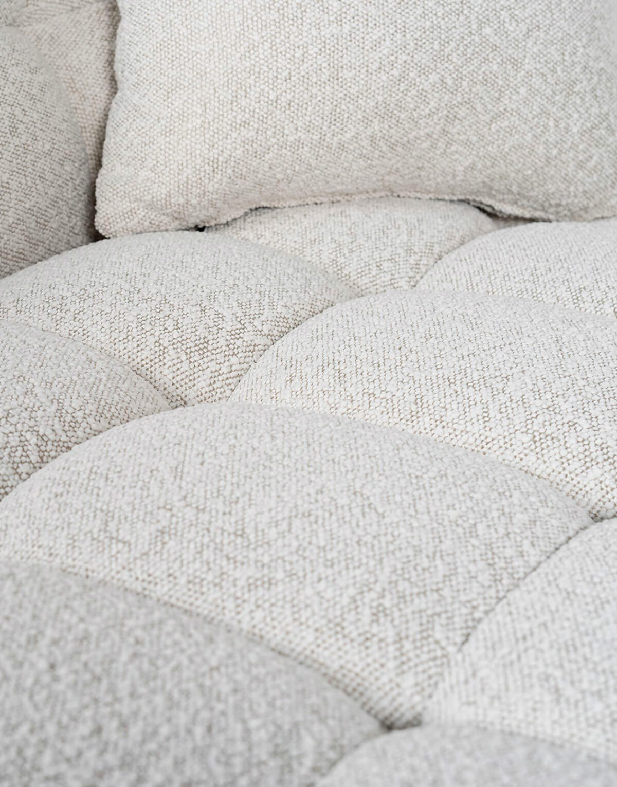 Acheter un canapé en tissu bouclé blanc Huxley de la marque Richmond à Toulouse Solution Design pour professionnel commerçant restaurant hôtel airbnb