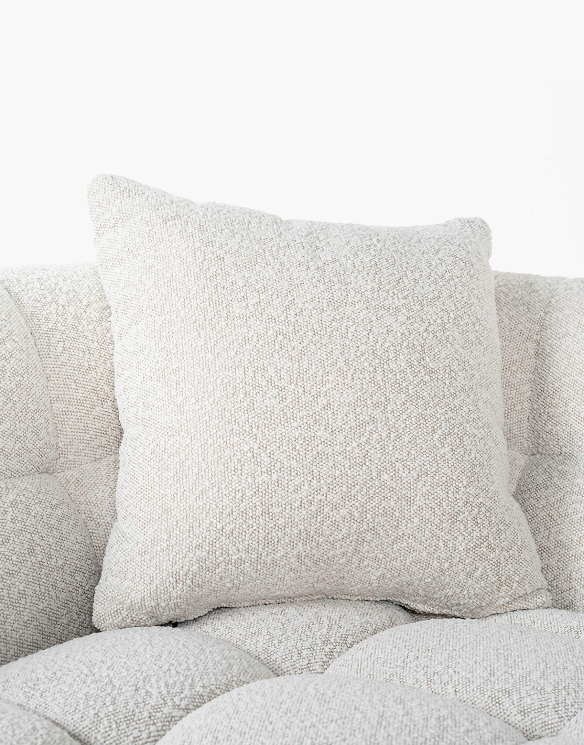 Acheter un canapé en tissu bouclé blanc Huxley de la marque Richmond à Toulouse Solution Design pour professionnel commerçant restaurant hôtel airbnb