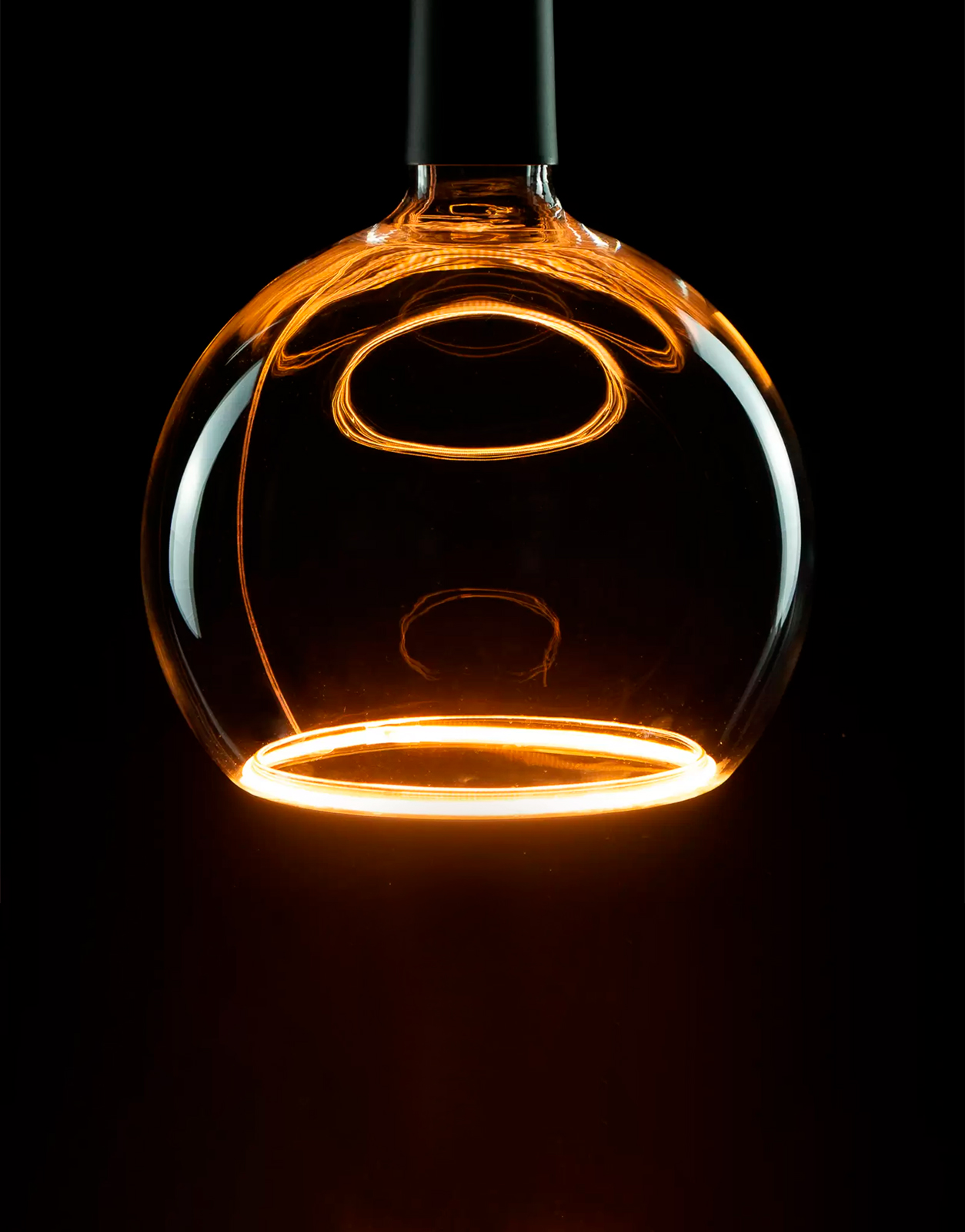 Acheter Ampoule Globe clear 125 mm Segula Floating LED à Toulouse pour vos suspensions dans la cuisine Solution Design pour vos luminaire intérieurs