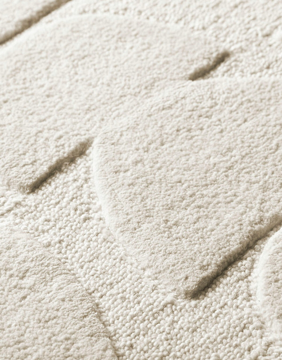 Sublimez votre espace avec le Tapis Opale Idaho. Ce tapis raffiné apporte une touche d'élégance et de confort à votre intérieur. Laissez-vous séduire par la qualité et le style uniques de l'Opale Idaho.