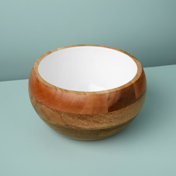 Embellissez votre table avec notre grand bol rond en bois de manguier et émail blanc. Une pièce unique alliant nature et élégance pour des moments conviviaux inoubliables.