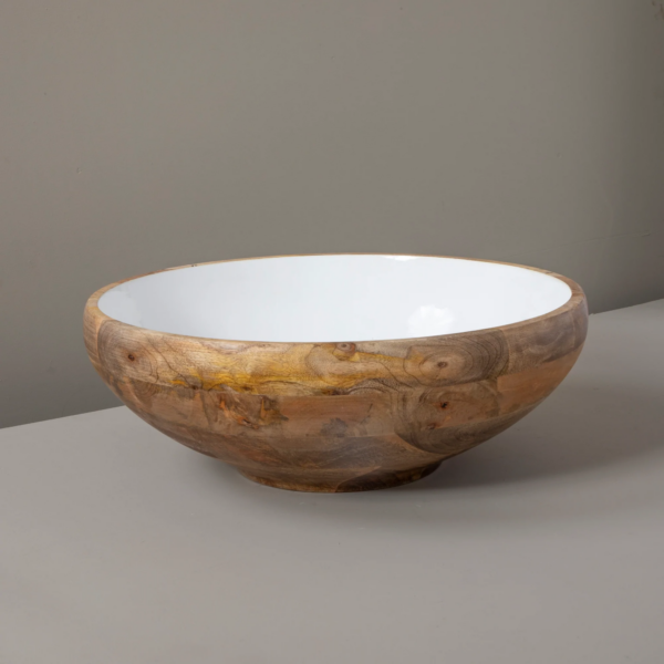 Élevez votre expérience culinaire avec notre grand bol incurvé en bois de manguier et émail blanc. Une fusion parfaite de design et de fonctionnalité pour sublimer votre table.