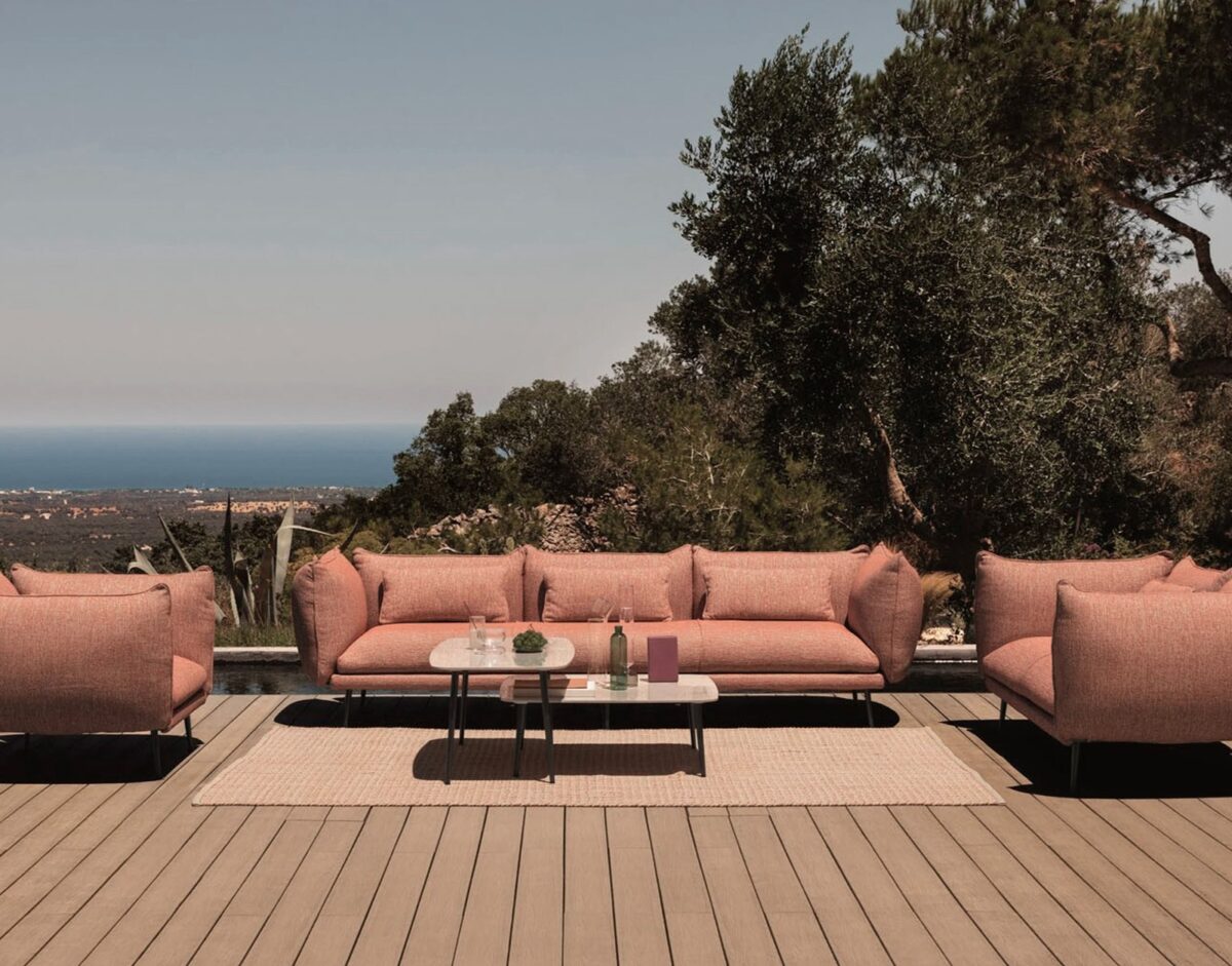 Canapé 2 places ou 3 places Piuma par Lanzavecchia Wai pour MyYour, confort et design minimaliste pour l'intérieur et l'extérieur. Particulier et professionnel