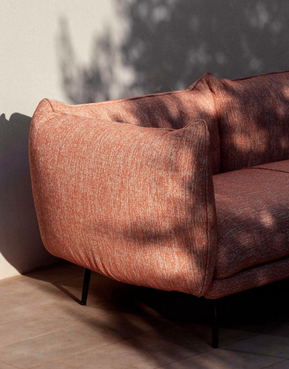 Canapé 2 places ou 3 places Piuma par Lanzavecchia Wai pour MyYour, confort et design minimaliste pour l'intérieur et l'extérieur. Particulier et professionnel
