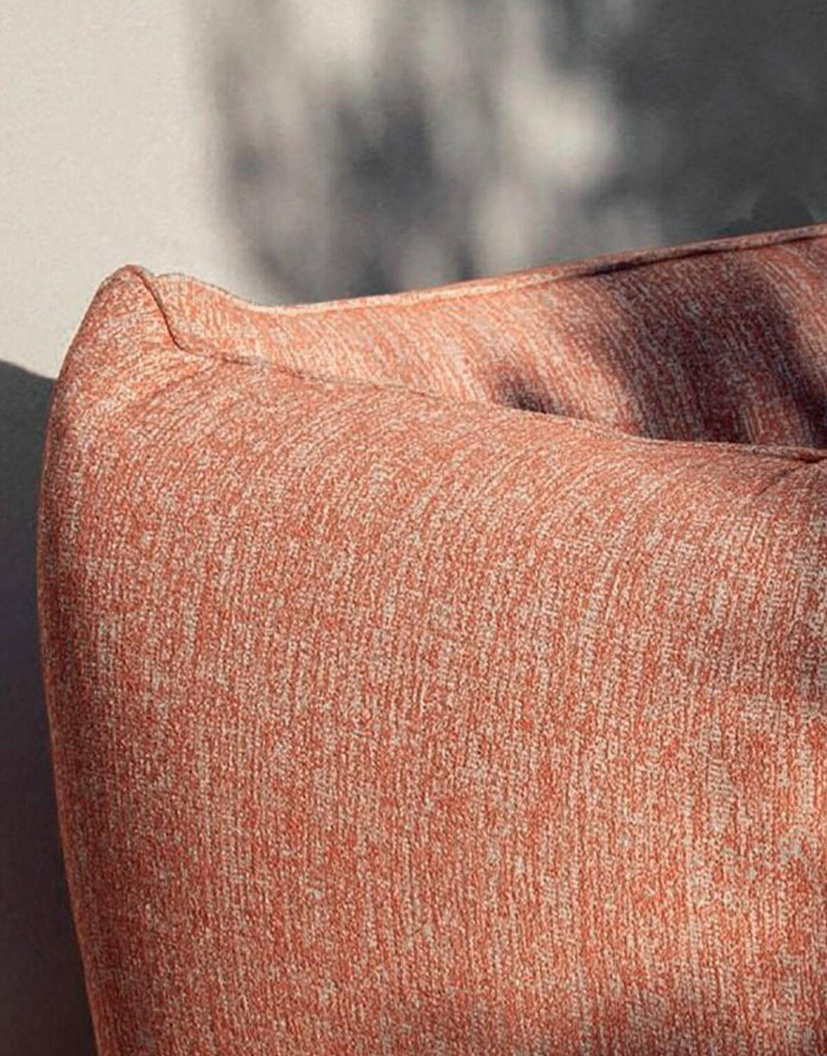 Canapé 2 places ou 3 places Piuma par Lanzavecchia Wai pour MyYour, confort et design minimaliste pour l'intérieur et l'extérieur. Particulier et professionnel