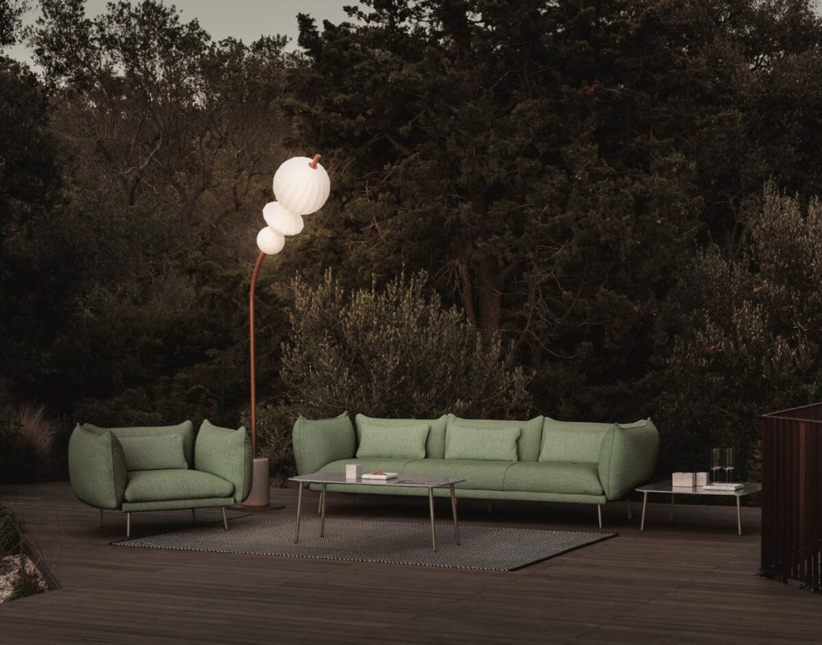Canapé 2 places ou 3 places Piuma par Lanzavecchia Wai pour MyYour, confort et design minimaliste pour l'intérieur et l'extérieur. Particulier et professionnel
