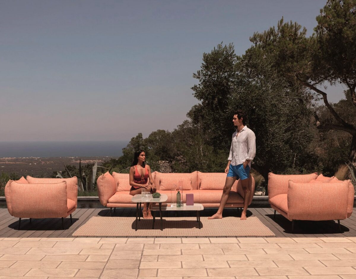 Canapé 2 places ou 3 places Piuma par Lanzavecchia Wai pour MyYour, confort et design minimaliste pour l'intérieur et l'extérieur. Particulier et professionnel