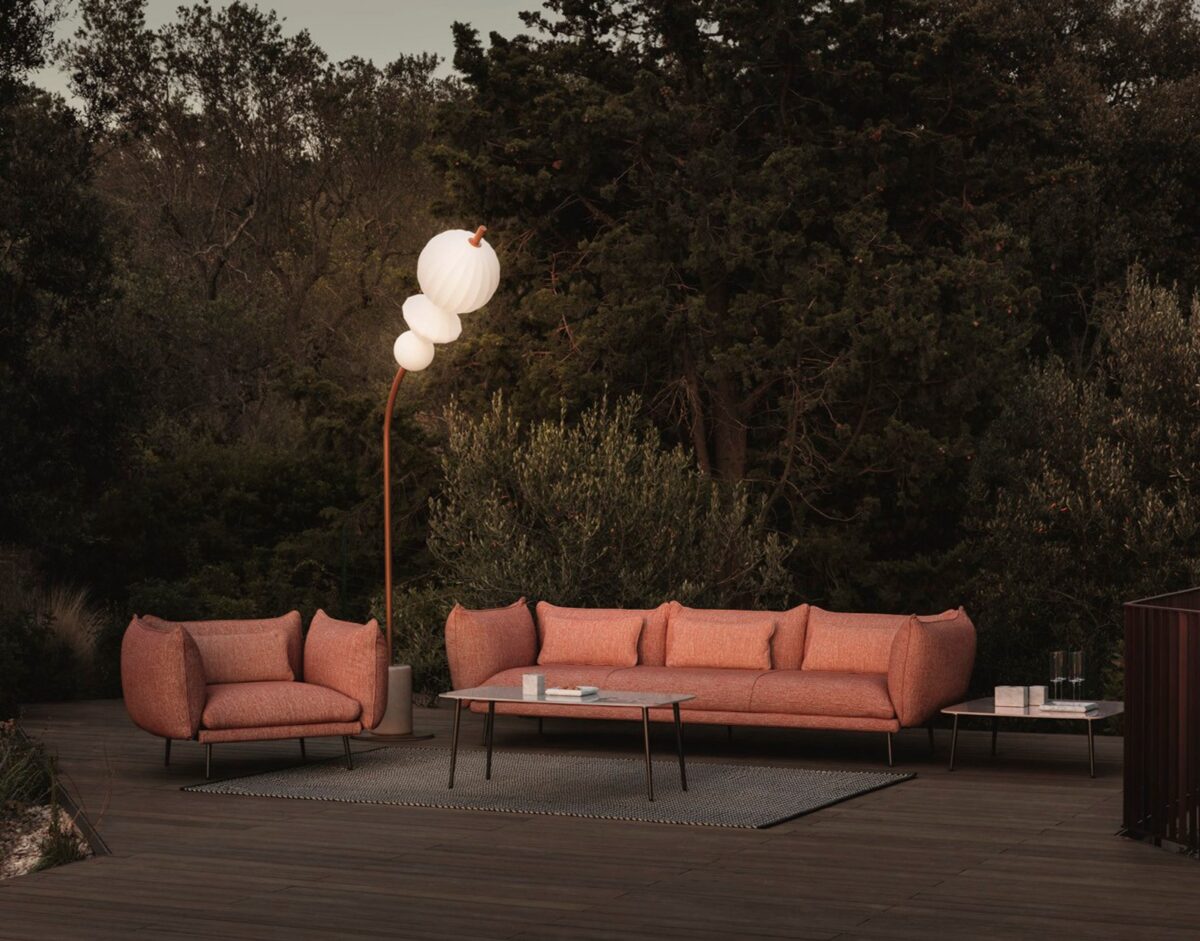 Piuma par Lanzavecchia Wai pour MyYour, confort et design minimaliste avec des canapés, fauteuils, poufs et pour l'intérieur et l'extérieur.