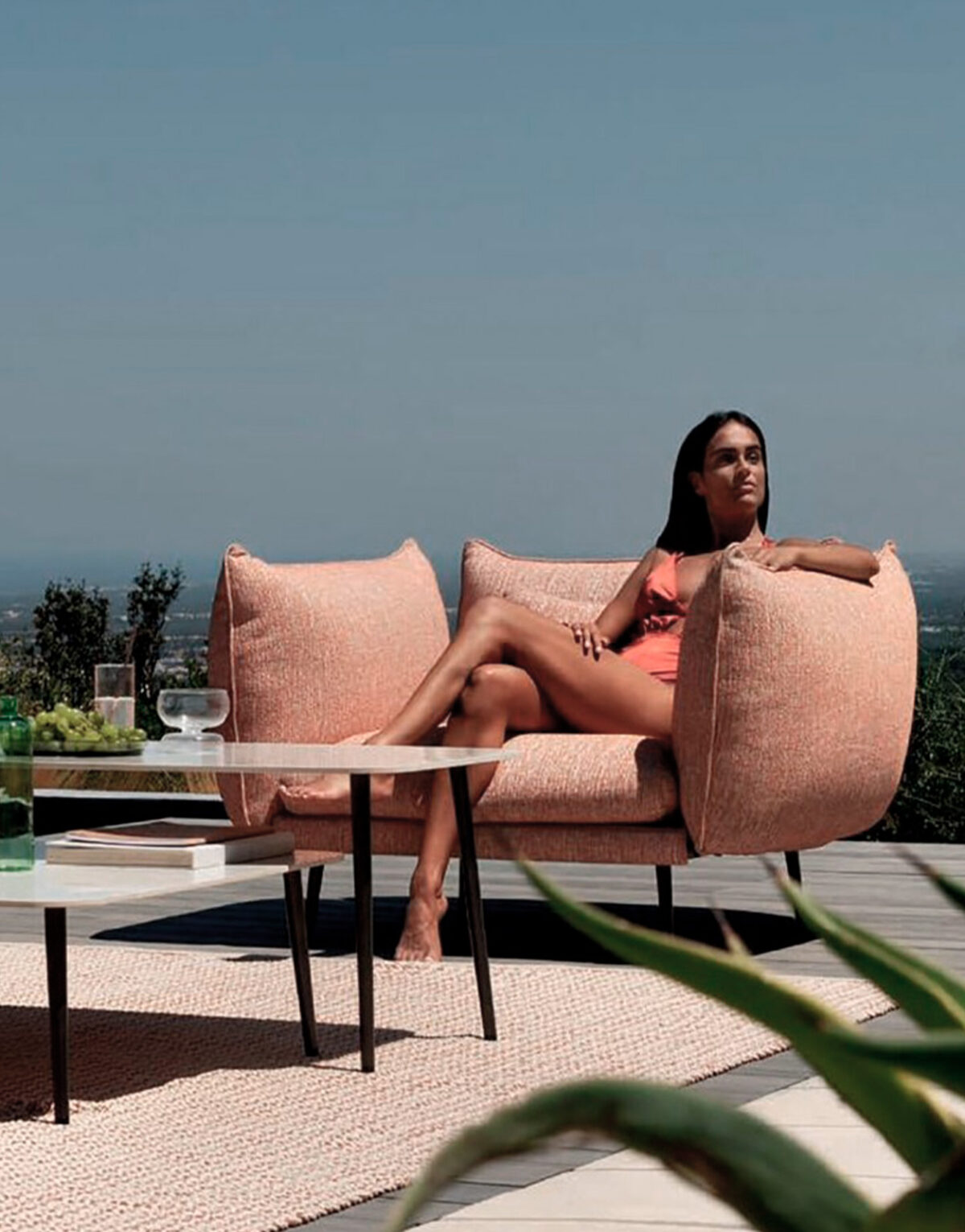 Piuma par Lanzavecchia Wai pour MyYour, confort et design minimaliste avec des canapés, fauteuils, poufs et pour l'intérieur et l'extérieur.
