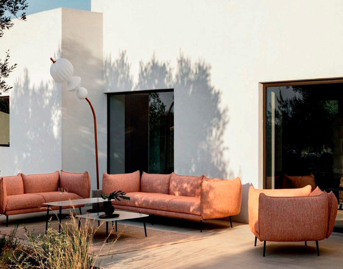 Piuma par Lanzavecchia Wai pour MyYour, confort et design minimaliste avec des canapés, fauteuils, poufs et pour l'intérieur et l'extérieur.