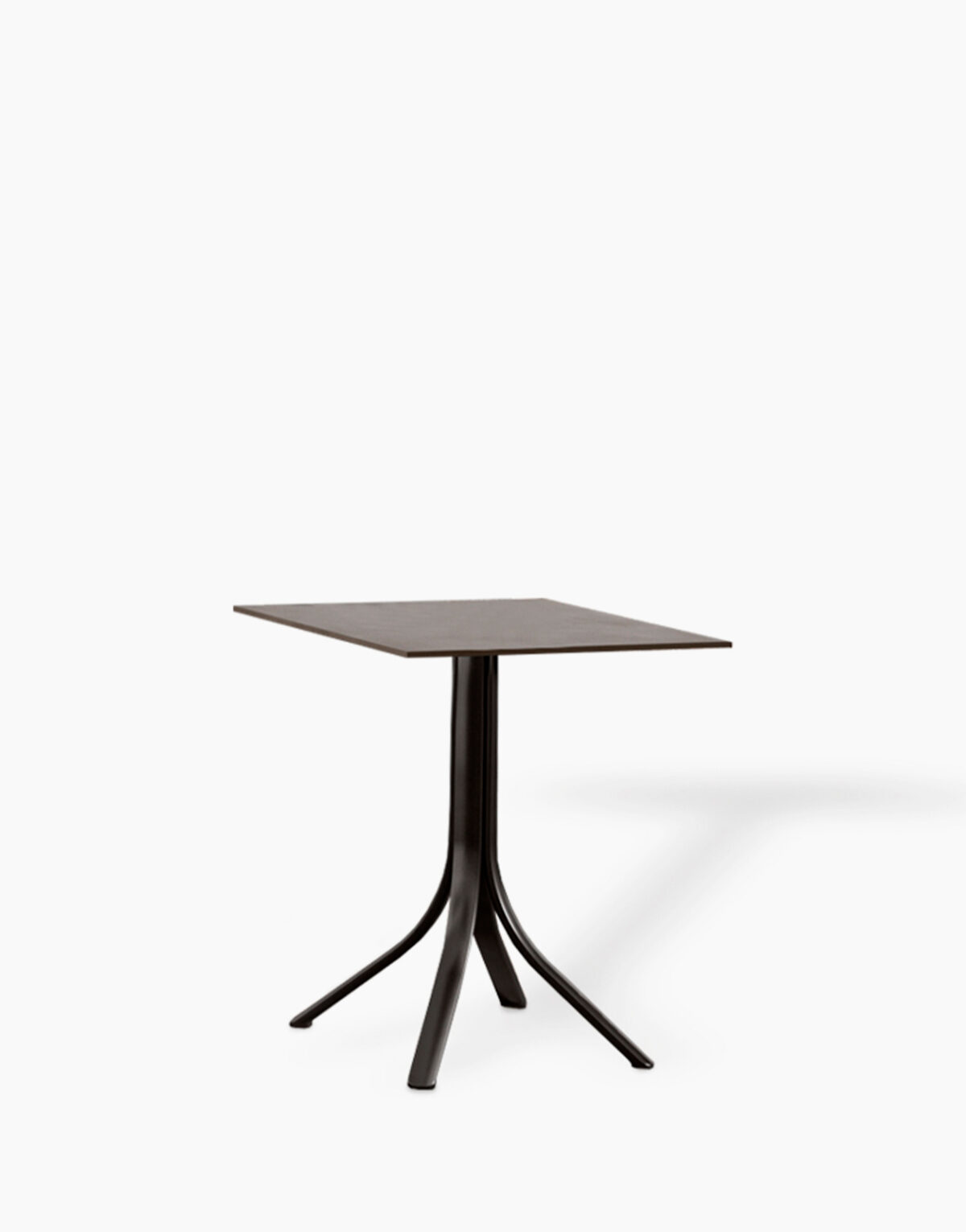 Table Push offre le meilleur en matière de détente et de convivialité. Avec son design distinctif grâce aux pieds en aluminium, la collection s'enrichit de tables carrées et rondes. Idéale pour les espaces modernes, la gamme Push combine style et fonctionnalité pour un mobilier d'extérieur exceptionnel.