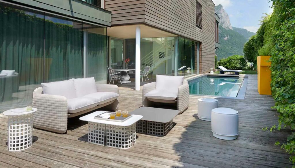 Découvrez notre mobilier design pour hôtels, Airbnb et chambres d'hôte, alliant confort, élégance et durabilité pour une expérience client exceptionnelle.