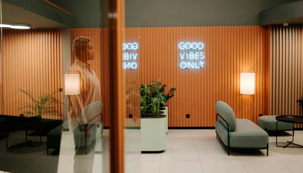 Achetez du mobilier design de grandes marques pour vos bureaux professionnels, salons privés, et salles d'attente à Toulouse