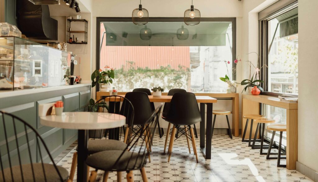 A Toulouse, découvrez notre mobiliers de bar et restaurant design, alliant qualité et esthétique, créé par des designers de renom et provenant de grandes marques.
