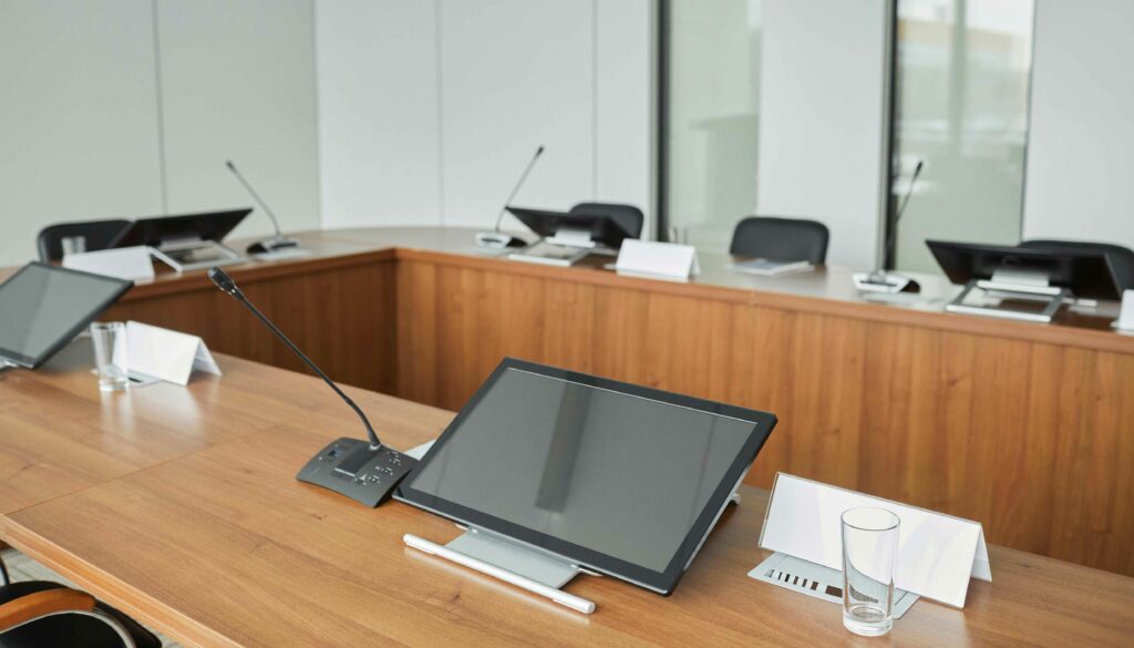A Toulouse acheter du Mobilier design pour salles de réunions, conférences et congrès : alliez esthétique et fonctionnalité Pour les entreprises, institutions etc
